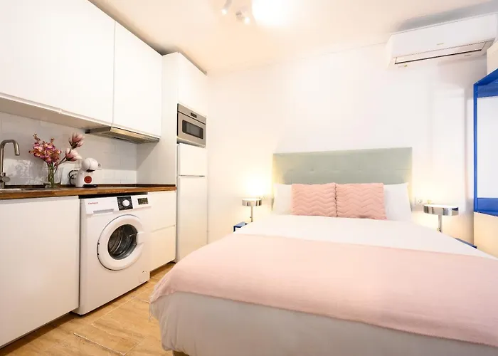 El Yate In Front Of The Sea By 10tosea Fuengirola