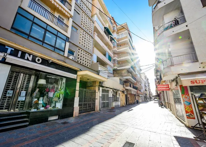 El Yate In Front Of The Sea By 10tosea