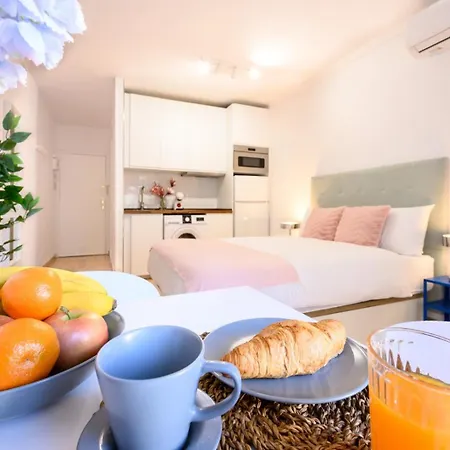 El Yate In Front Of The Sea By 10tosea