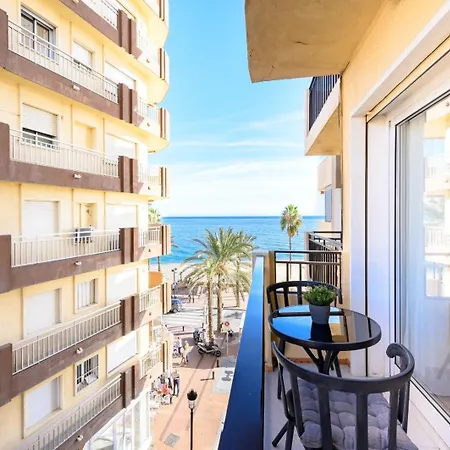 El Yate In Front Of The Sea By 10tosea