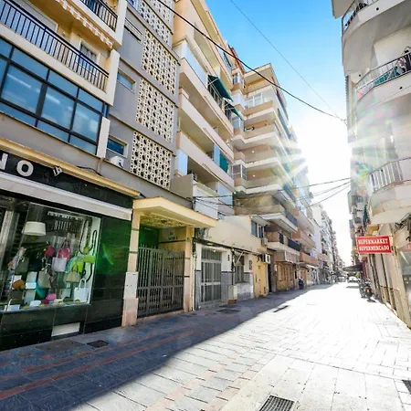 El Yate In Front Of The Sea By 10tosea