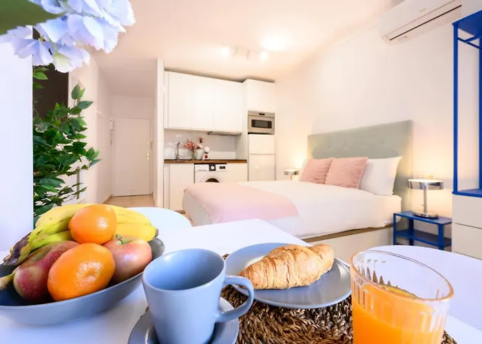 El Yate In Front Of The Sea By 10tosea