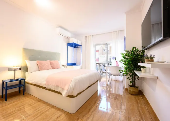 El Yate In Front Of The Sea By 10tosea *