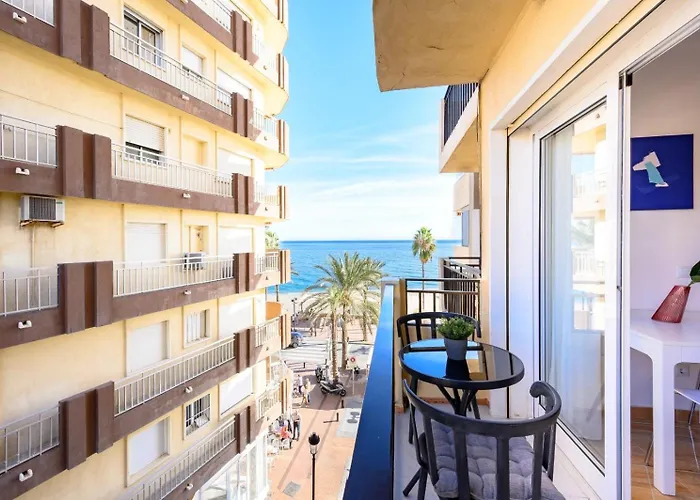 El Yate In Front Of The Sea By 10tosea